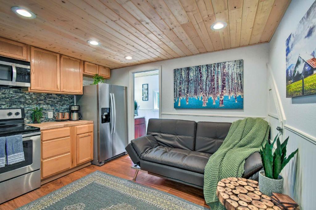 Yelm House Overlooking the Nisqually River!, Yelm (updated prices 2024)