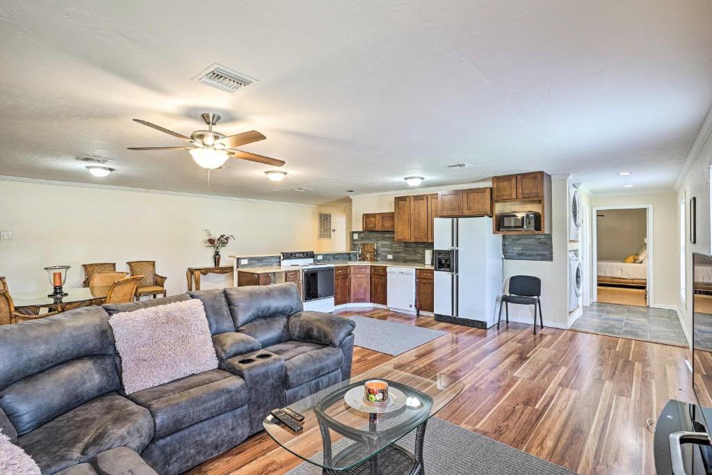 a living room with a couch and a kitchen at Sebring Condo with Game Room Less Than 13 Mi to Raceway in Sebring