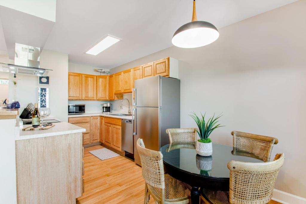 Kuchyň nebo kuchyňský kout v ubytování Port Angeles Water View Loft