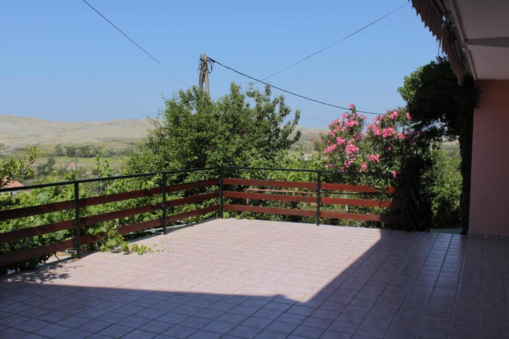 Balkón nebo terasa v ubytování Family friendly seaside apartments Vlasici, Pag - 4319