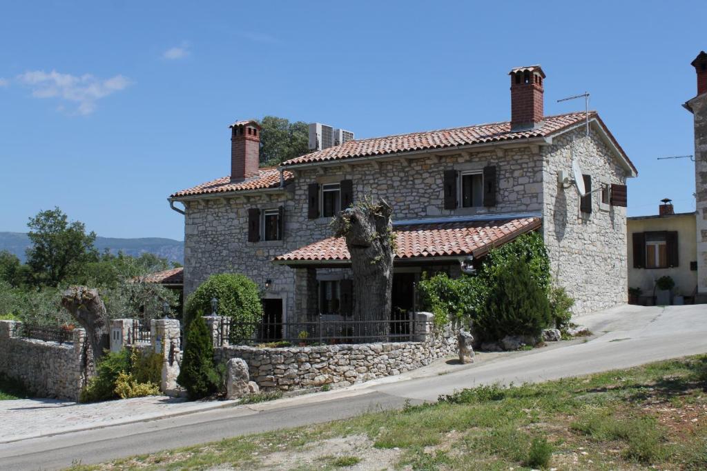 Zdjęcie z galerii obiektu Holiday house with a swimming pool Krsan - Vlasici, Central Istria - Sredisnja Istra - 7686 w mieście Kršan