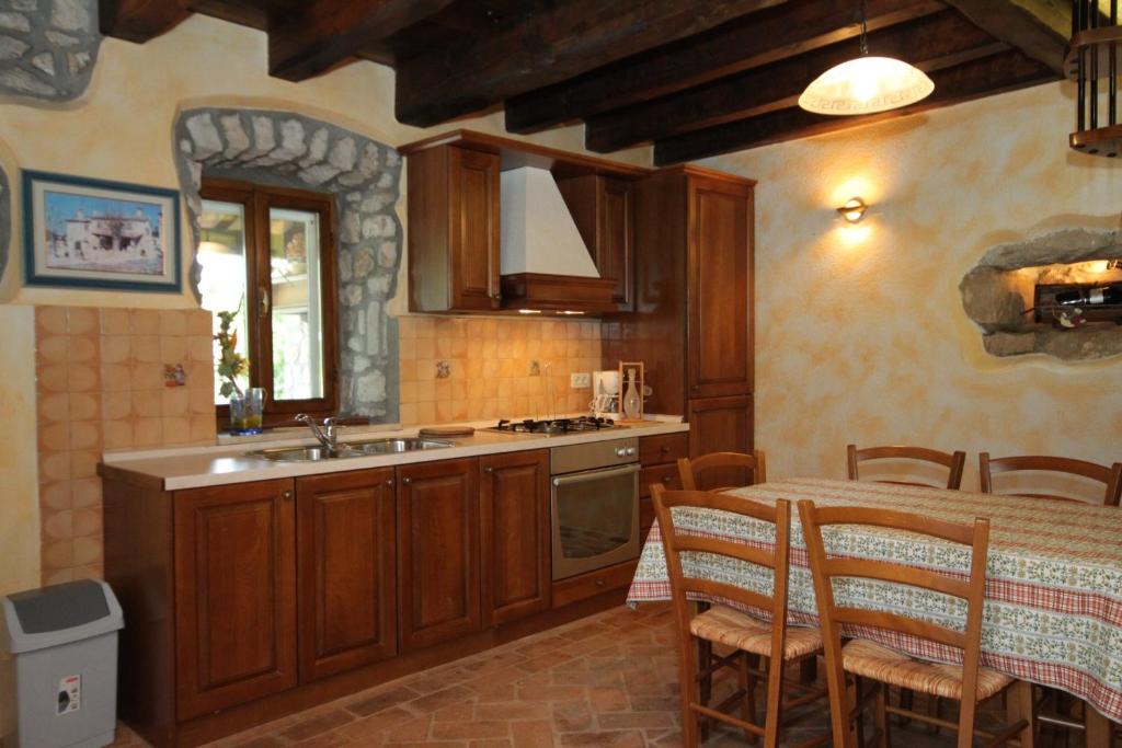 Zdjęcie z galerii obiektu Holiday house with a swimming pool Krsan - Vlasici, Central Istria - Sredisnja Istra - 7686 w mieście Kršan