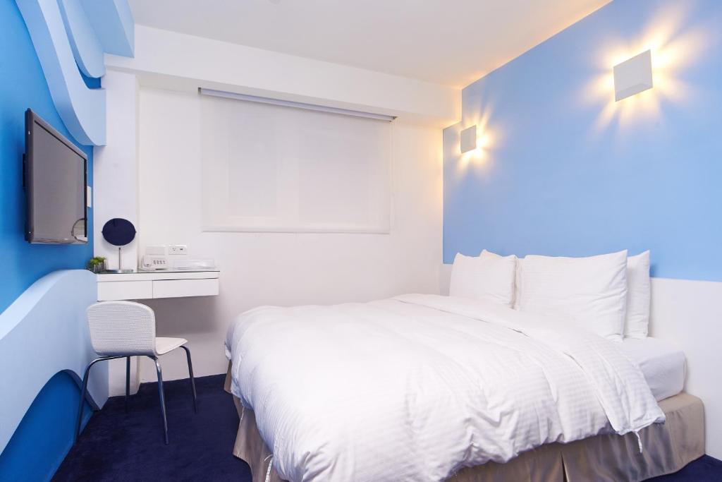 Postel nebo postele na pokoji v ubytování Forever Inn
