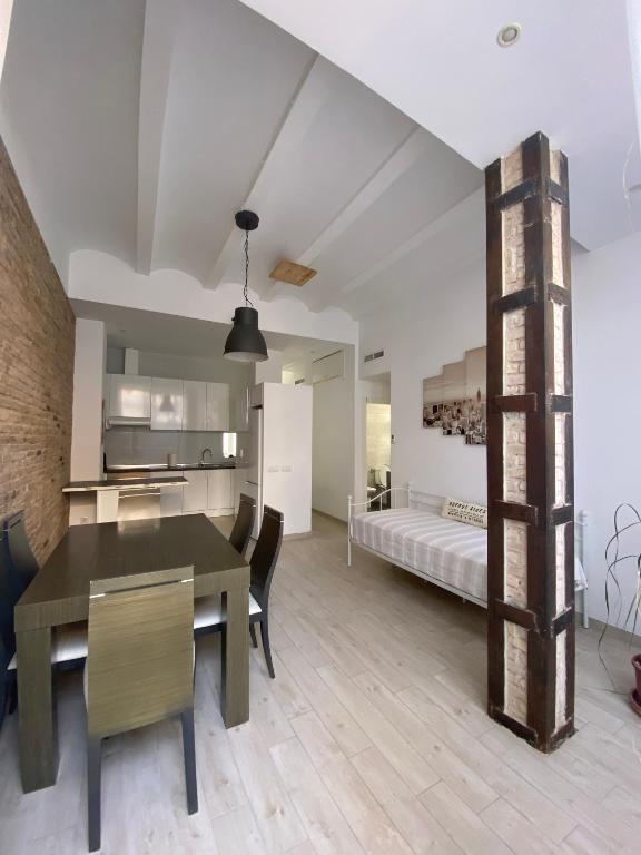 Posteľ alebo postele v izbe v ubytovaní VALENCIA RENT APARTS MILAGROSA 1