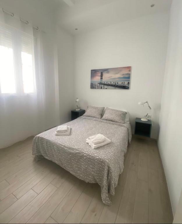 Posteľ alebo postele v izbe v ubytovaní VALENCIA RENT APARTS MILAGROSA 1