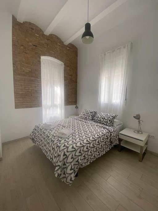 Posteľ alebo postele v izbe v ubytovaní VALENCIA RENT APARTS MILAGROSA 1