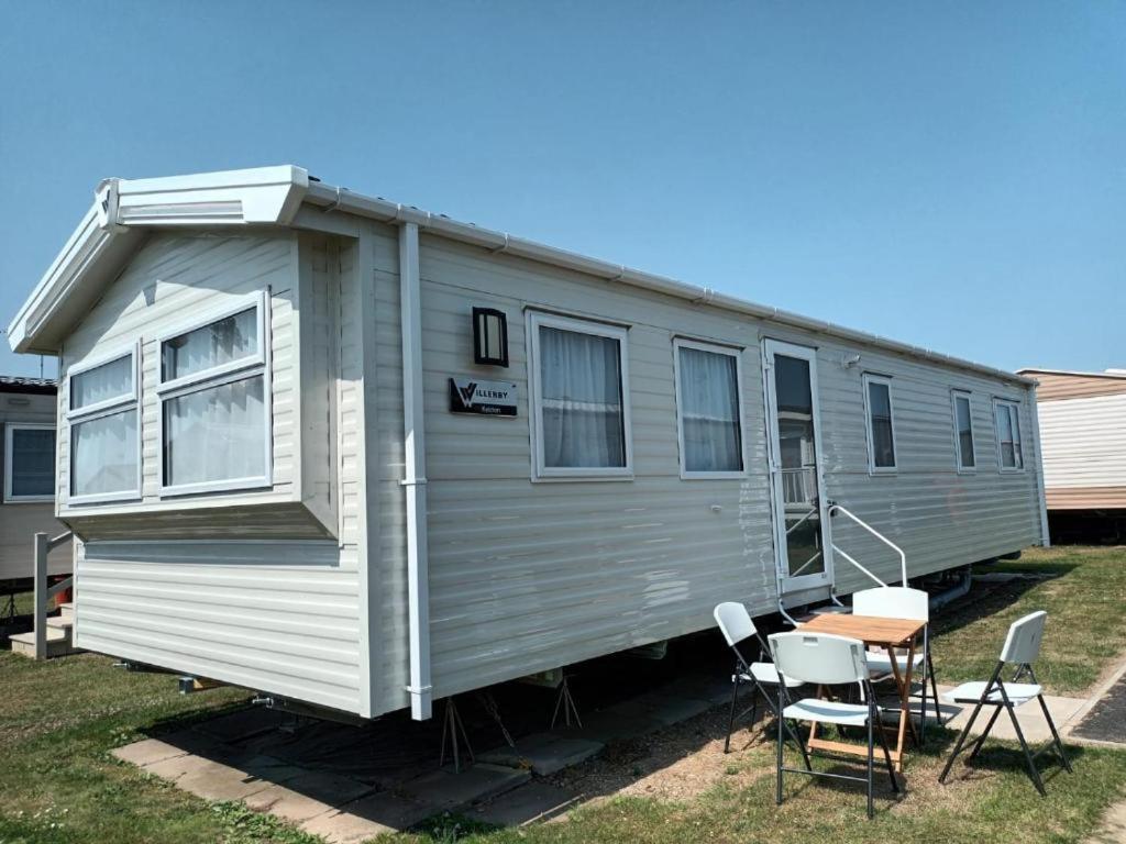 3 Bed ,Sleeps 8 Caravan California Cliffs Holiday Park, Scratby