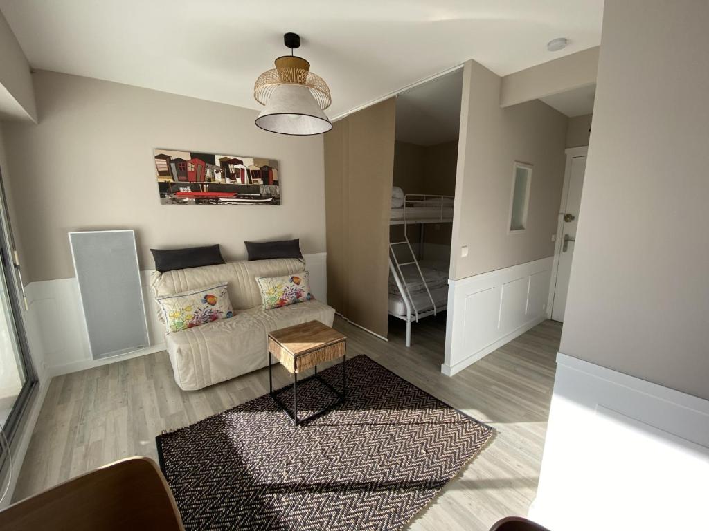 Studio refait à neuf, front de mer, avec parking, pour 3 personnes