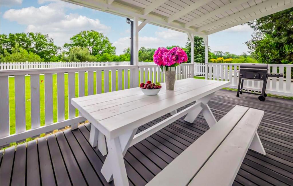 Balkón alebo terasa v ubytovaní 2 Bedroom Pet Friendly Home In Kolczewo
