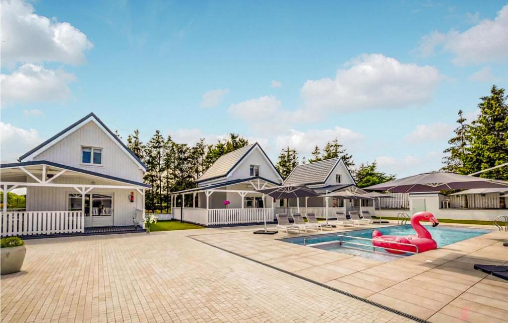 Bazén v ubytovaní 2 Bedroom Pet Friendly Home In Kolczewo alebo v jeho blízkosti