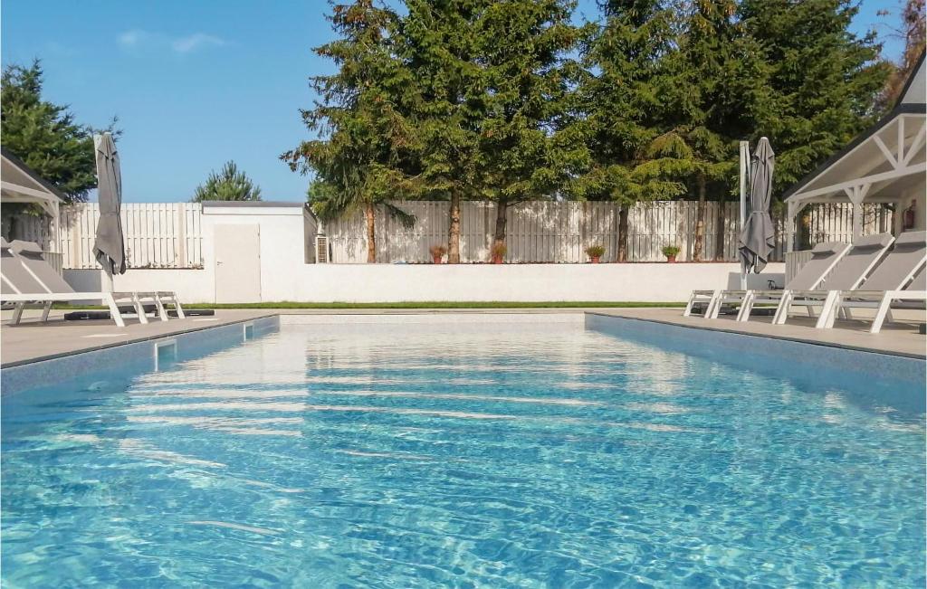 Bazén v ubytovaní 2 Bedroom Pet Friendly Home In Kolczewo alebo v jeho blízkosti