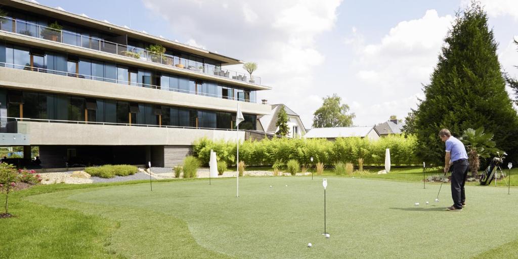 Golf hotelli aladel või selle läheduses