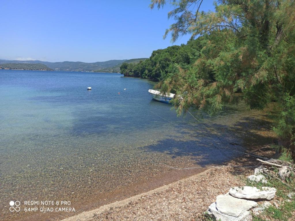 Fotografia z galérie ubytovania Glyfada Bay Studios v destinácii Varlamaíika