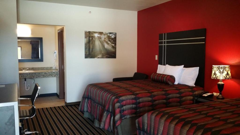 Postel nebo postele na pokoji v ubytování Texan Inn and Suites Tilden