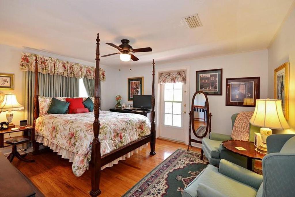 Sabal Palm House Bed and Breakfast - 