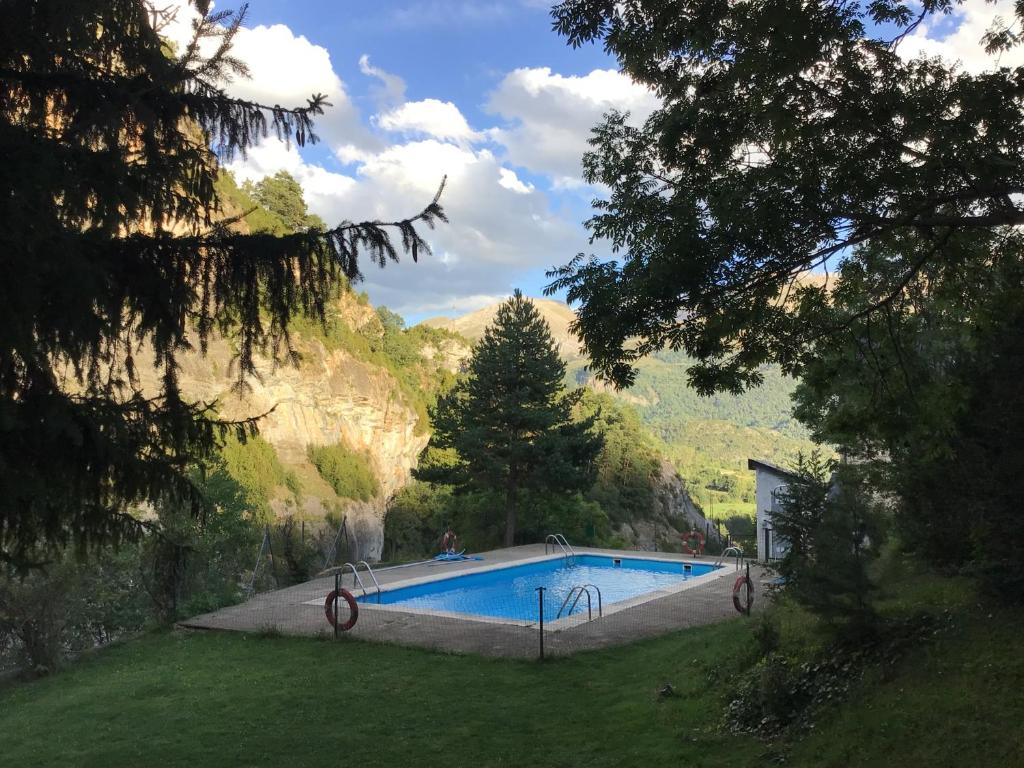 a swimming pool in the middle of a mountain at Paso del Onso in Escarrilla