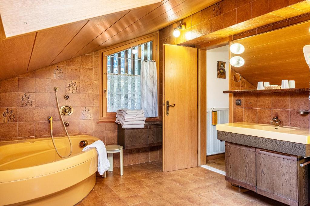 Kúpeľňa v ubytovaní Cesa Soramurat Appartamento 5 6