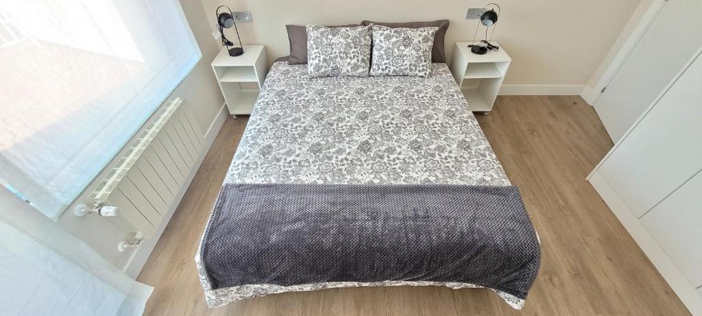 Postel nebo postele na pokoji v ubytování SANNIKO APARTMENT Ático con Terraza