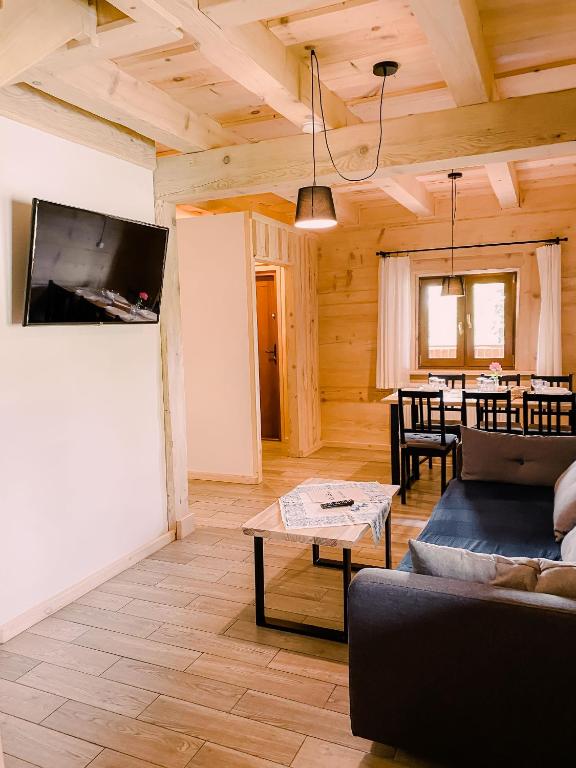 Bieszczadzkie Chatki - Willa Stasia - Three-Bedroom Chalet