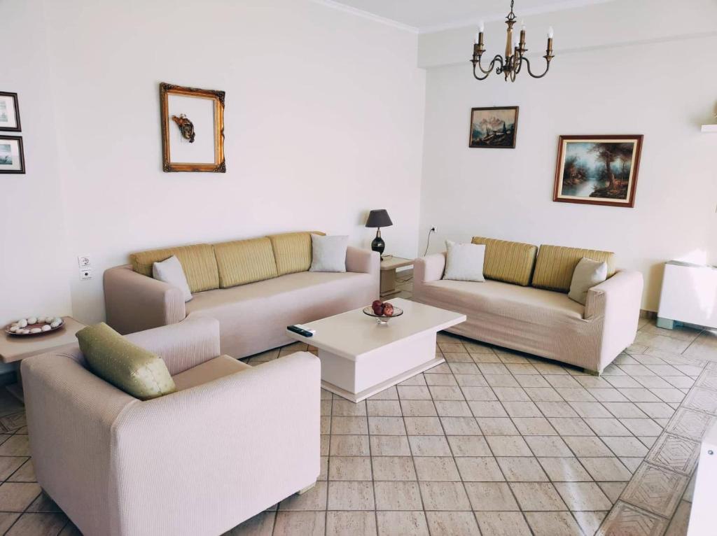 Posedenie v ubytovaní 3BD Apartment in the Center - Self check in