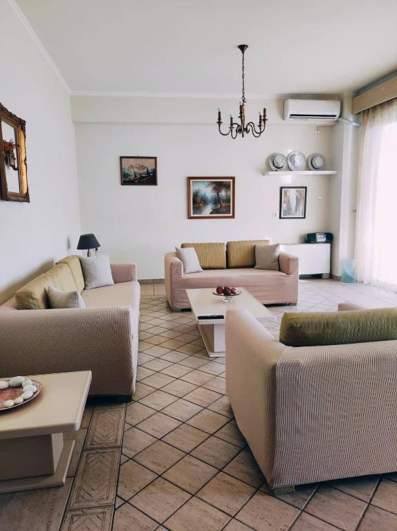 Posedenie v ubytovaní 3BD Apartment in the Center - Self check in