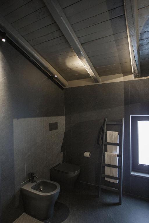 A bathroom at Citrus, between Etna and the Sea