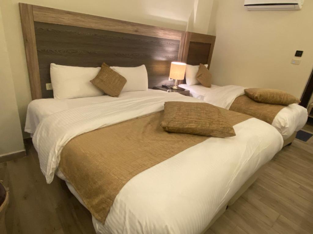 Postel nebo postele na pokoji v ubytování Moses Residence