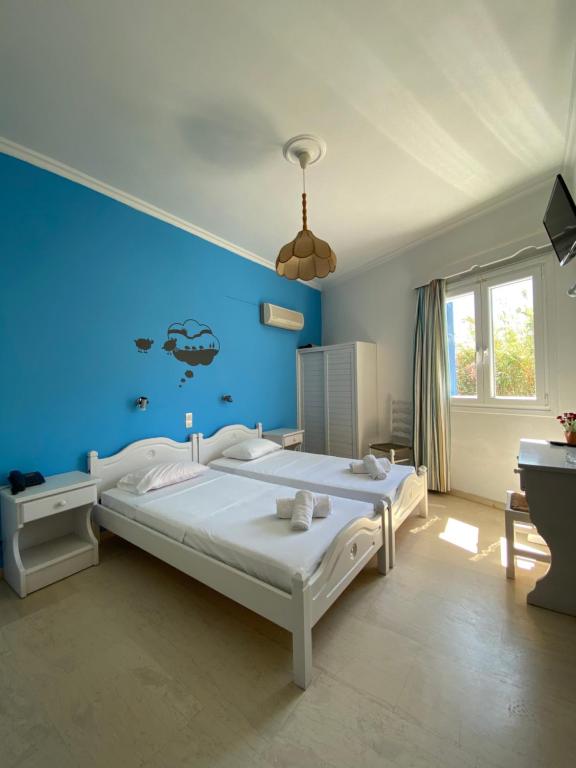 Postel nebo postele na pokoji v ubytování Helliniko Hotel