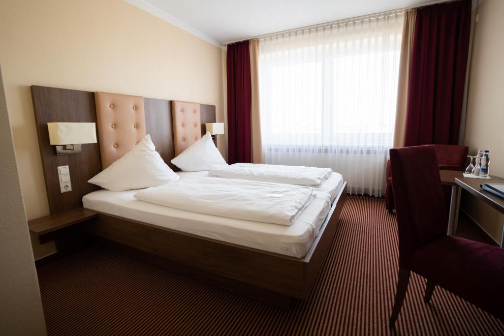 Postel nebo postele na pokoji v ubytování Europa Kehl Hotel