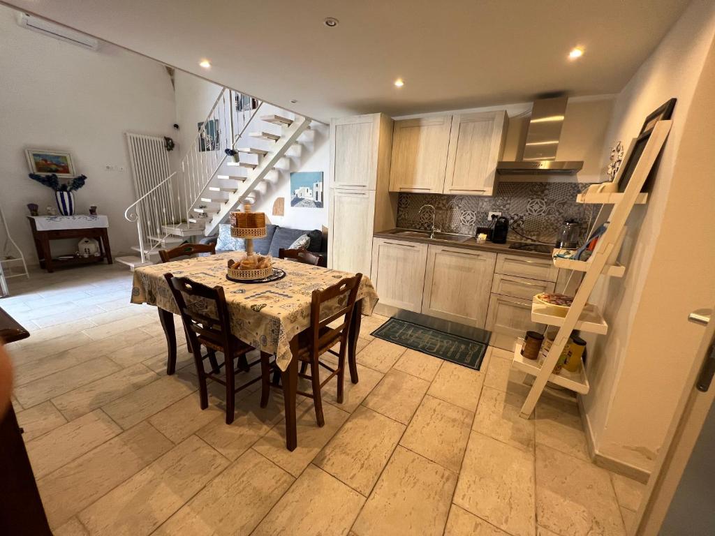 A kitchen or kitchenette at Handy Margherita