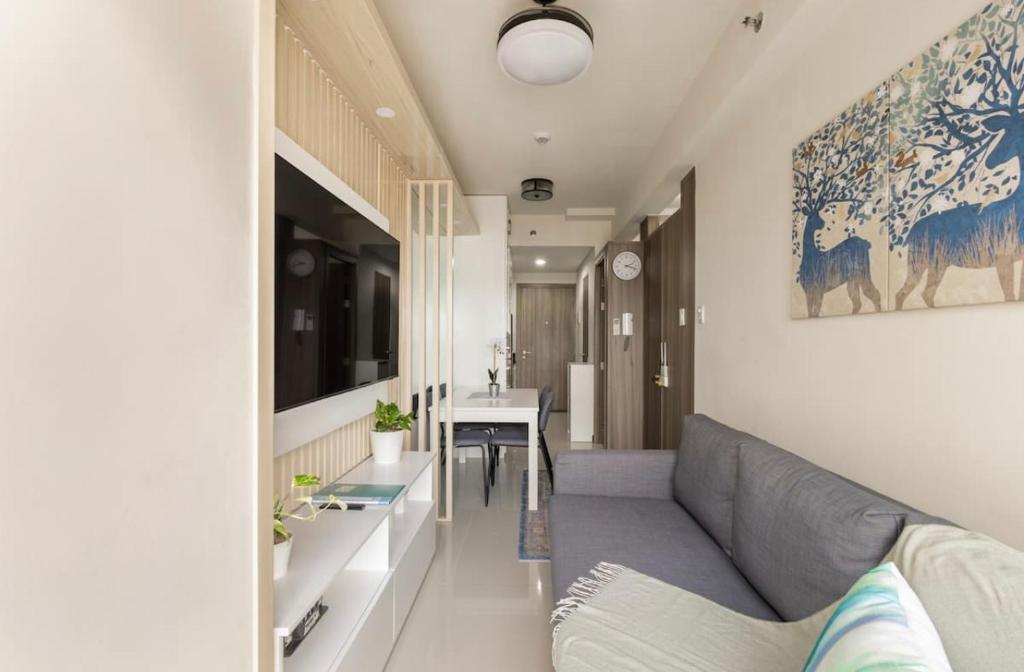 Condo with City & Bay Views