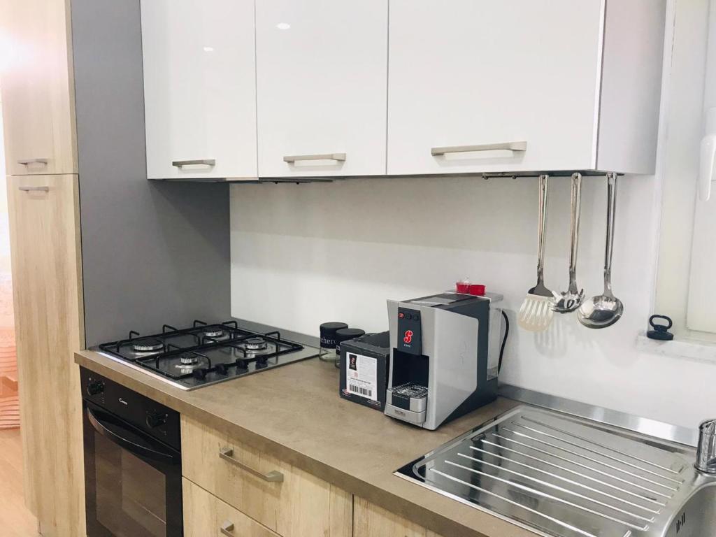 A kitchen or kitchenette at Casa Vacanze da Peppe