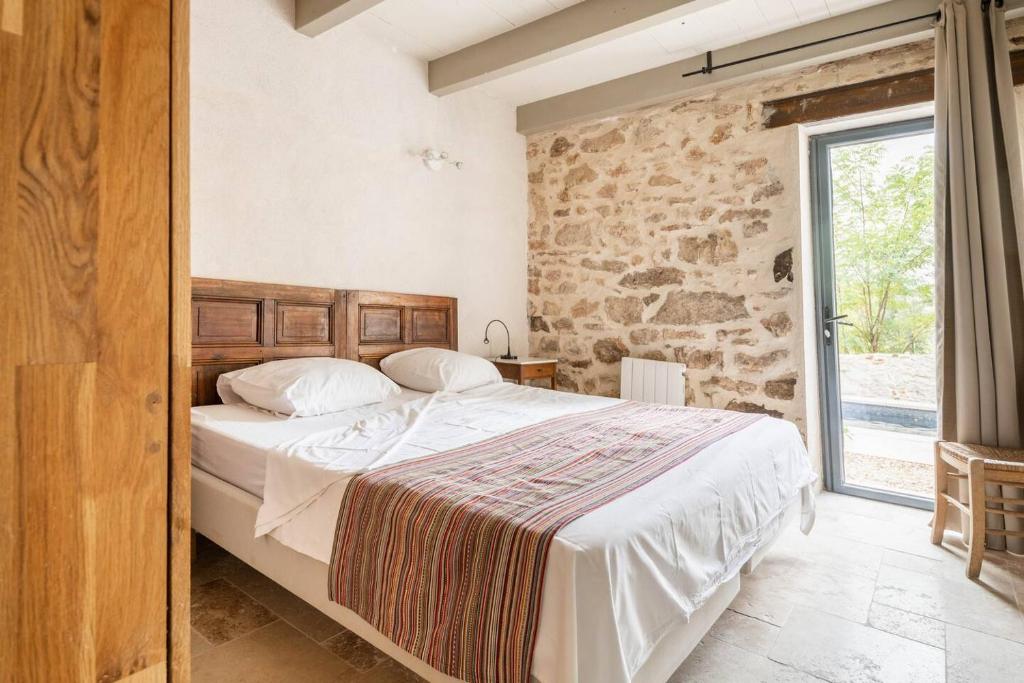 Katil atau katil-katil dalam bilik di Charming villa in the countryside with swimmingpool