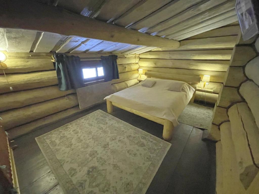 Postel nebo postele na pokoji v ubytování Forest hut Stariy Prud