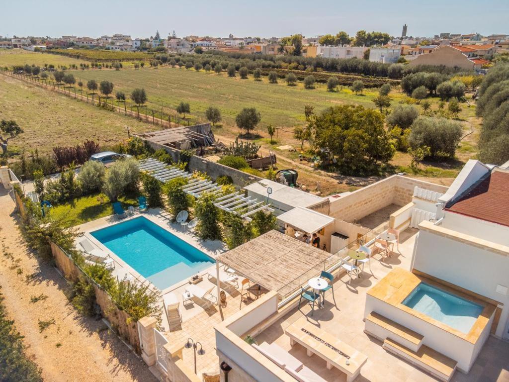 Bazén v ubytování Masseria Ella nebo v jeho okolí