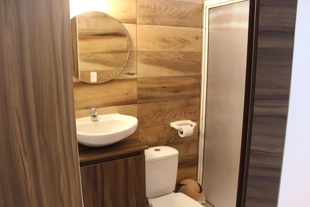 Koupelna v ubytování Hotel Almalu