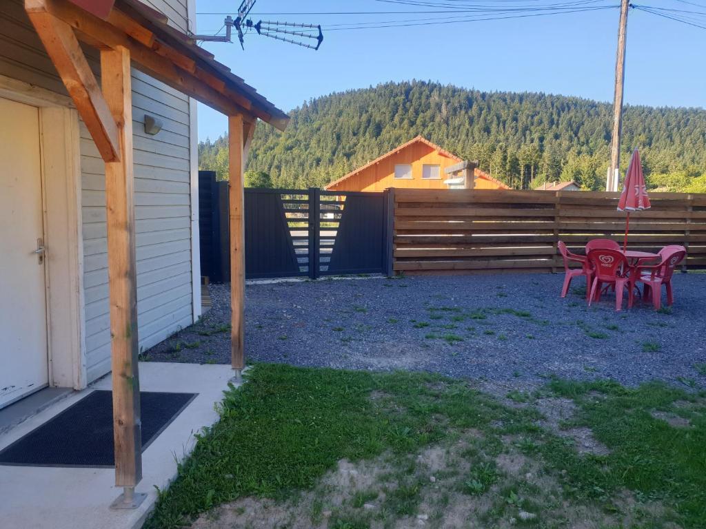 Nespecifikovaný výhled na hory nebo výhled na hory při pohledu z apartmánu