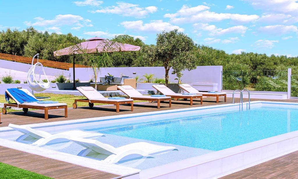 Bazén v ubytování Stavento Luxury Villa Private Pool nebo v jeho okolí