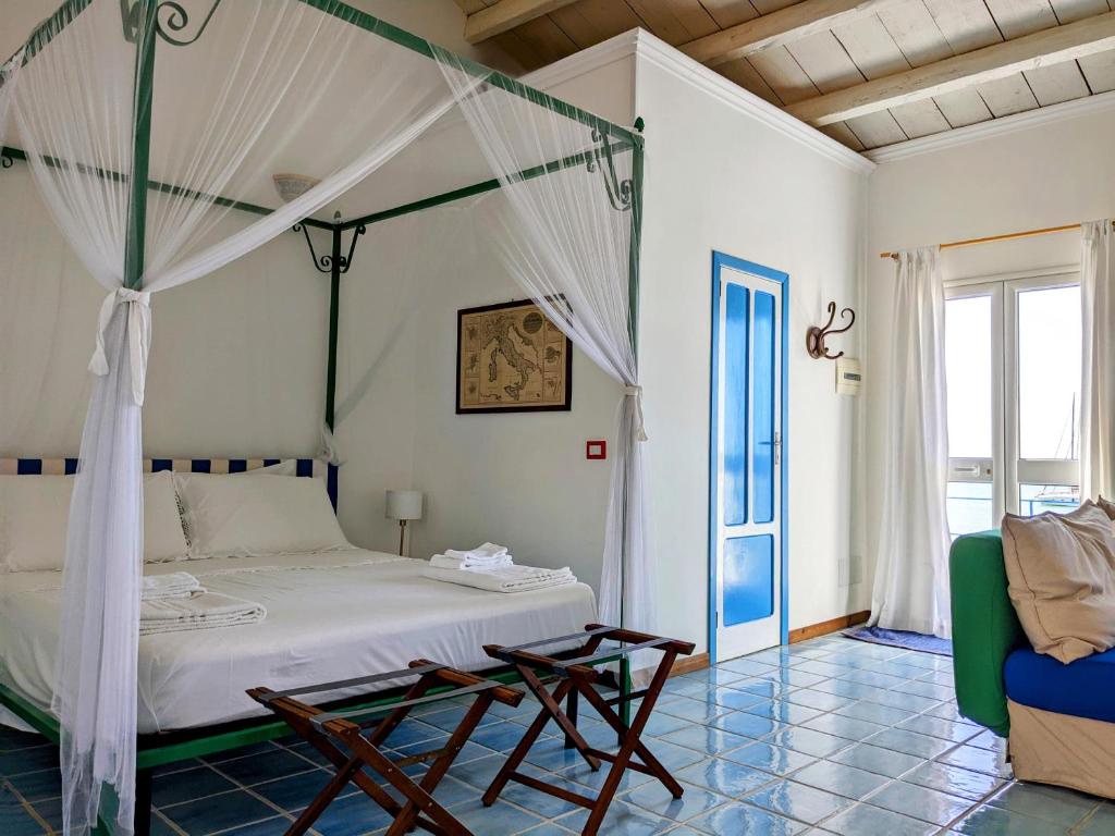 Säng eller sängar i ett rum på Le Dimore del Pescatore nel Porto di Sciacca - La Nica -