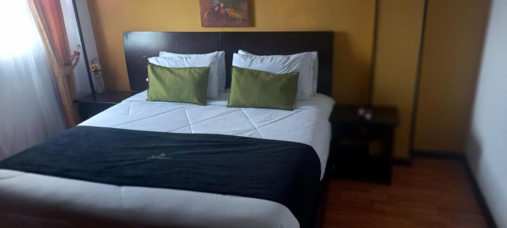 Postel nebo postele na pokoji v ubytování Hotel Ferrovial Corferias