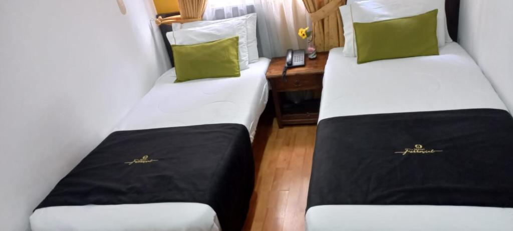 Postel nebo postele na pokoji v ubytování Hotel Ferrovial Corferias