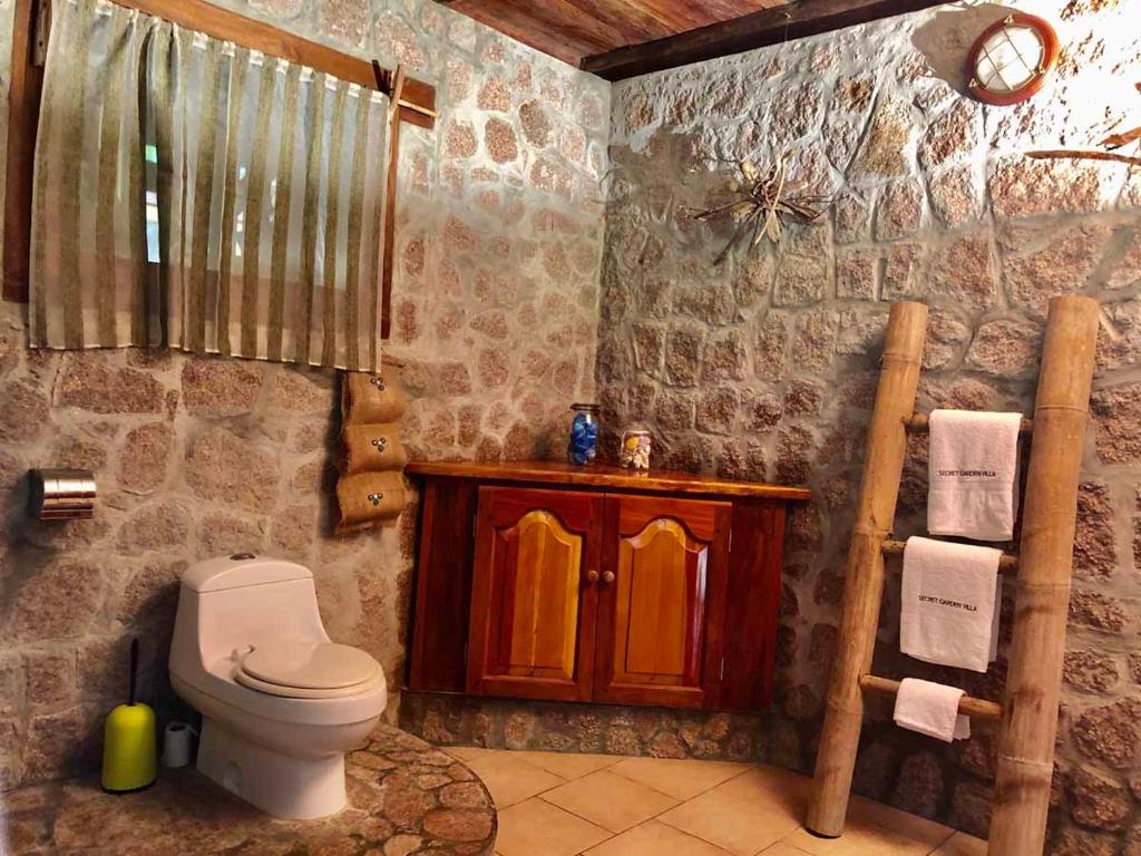 Koupelna v ubytování Secret Villa