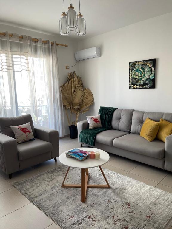 Del Mar Center Apartment