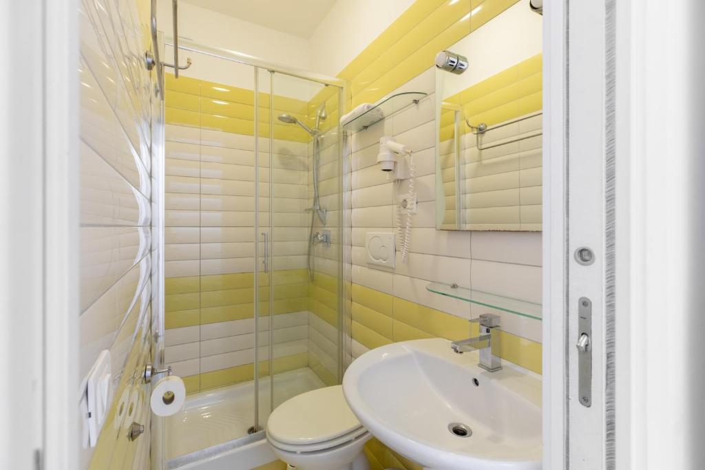 A bathroom at COLOSSEO con il CUORE