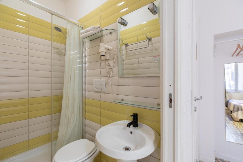A bathroom at COLOSSEO con il CUORE