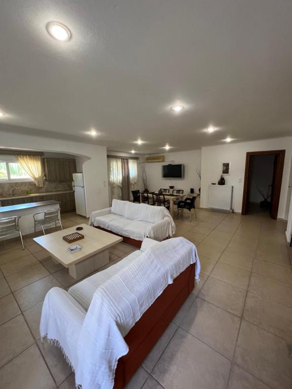 Postel nebo postele na pokoji v ubytování Selinia Villa Nikos Gianna