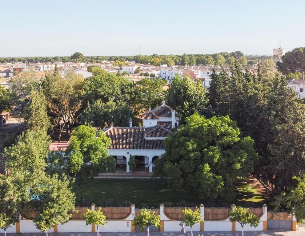 The surrounding neighborhood or a neighborhood close to A villát