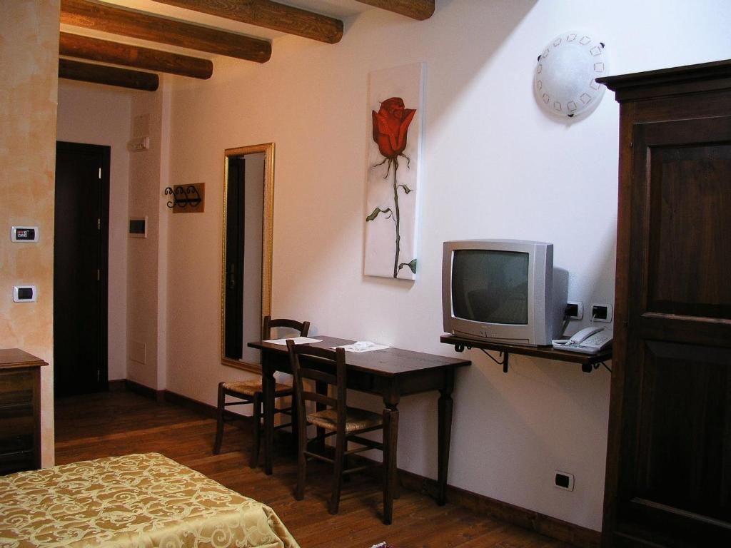 TV a/nebo společenská místnost v ubytování Hotel Al Barco