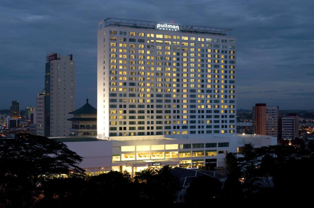 El edificio en el que está el hotel