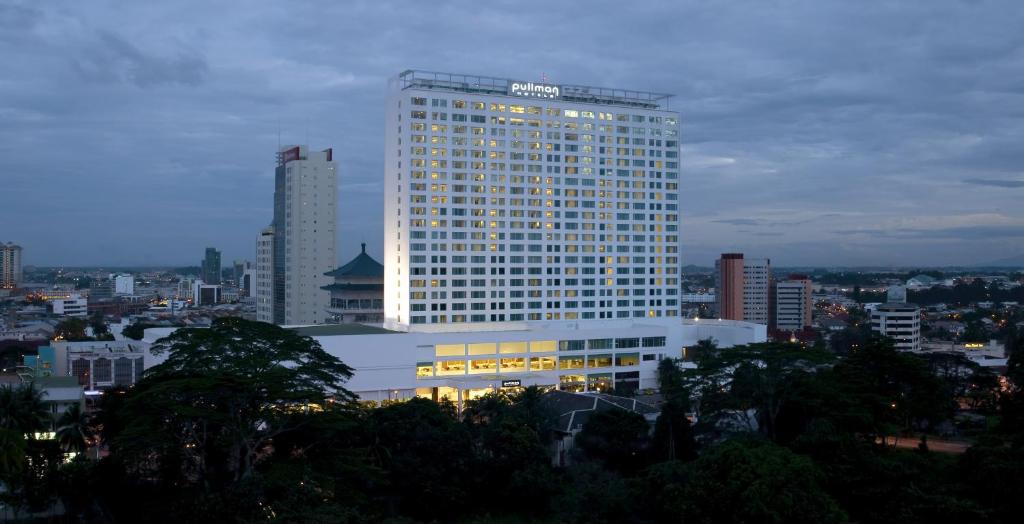 El edificio en el que está el hotel